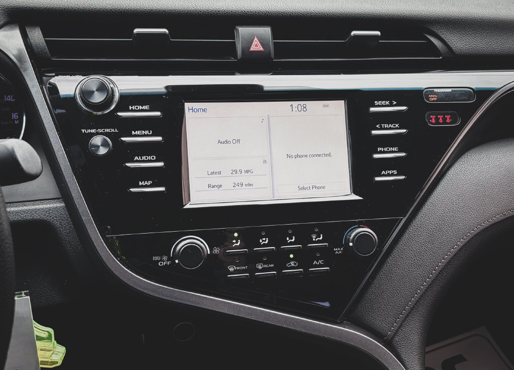 Used 2019 Toyota Camry LE FWD image 12