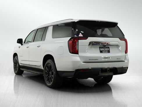 Used 2024 GMC Yukon XL SLT w/ SLT Luxury Package AWD/4WD image 3