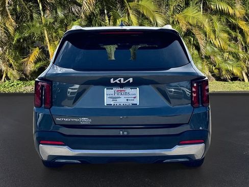 Used 2024 Kia Sorento S FWD image 6