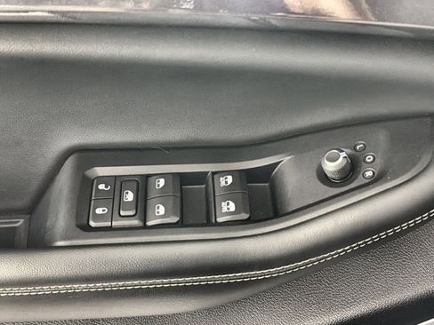 Used 2021 Jeep Grand Cherokee L Laredo image 15