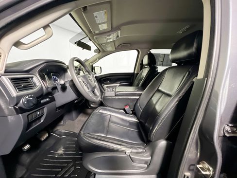 Used 2017 Nissan Titan SV RWD image 14