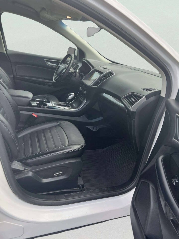 Used 2018 Ford Edge SEL AWD/4WD image 3