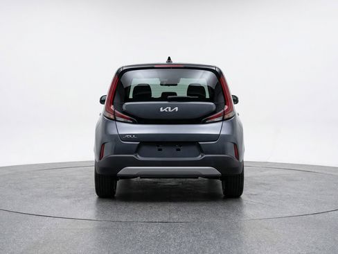 Used 2025 Kia Soul LX w/ LX Technology Package FWD image 7