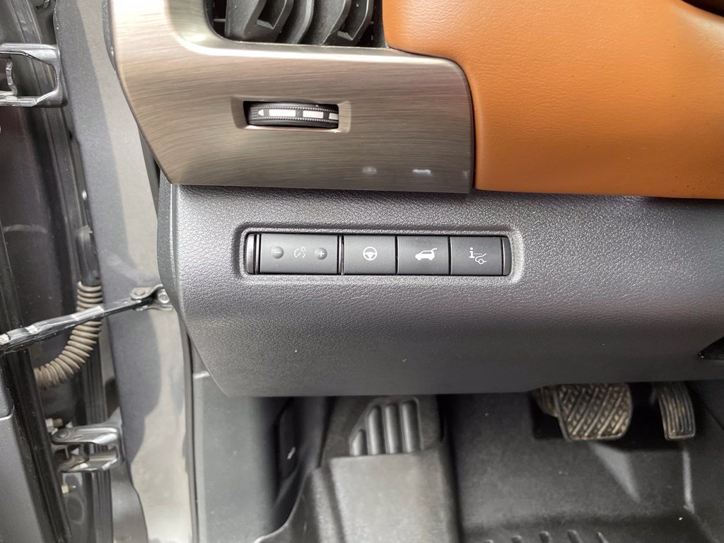 Used 2023 Nissan Pathfinder Platinum w/ Black Appearance Package FWD image 13