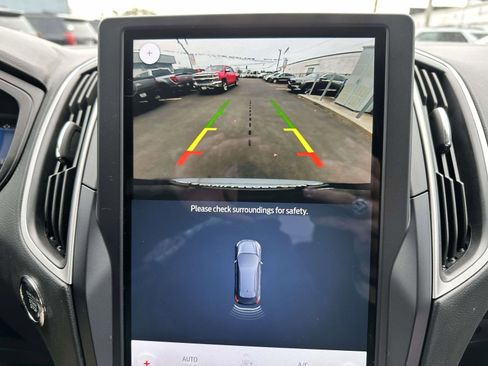 Used 2023 Ford Edge SE w/ Black Appearance Package image 23