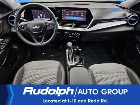 Used 2025 Chevrolet Trax LT FWD image 14