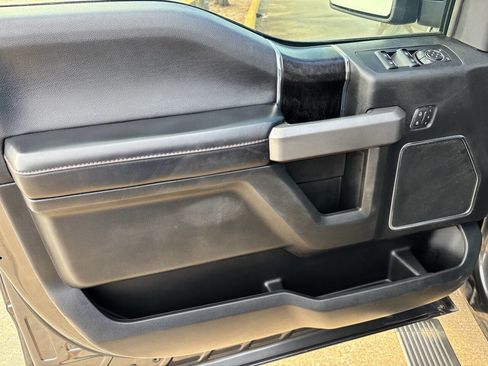 Used 2019 Ford F150 Platinum w/ Equipment Group 701A Luxury image 15