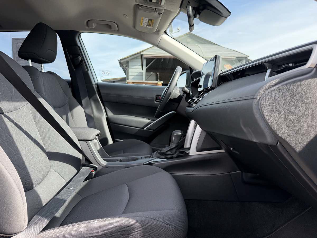 Used 2025 Toyota Corolla Cross LE AWD/4WD image 14