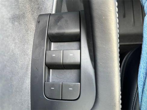Used 2023 Tesla Model 3 Standard Range image 17