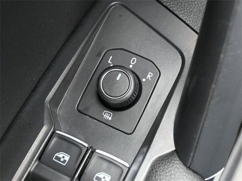 Used 2020 Volkswagen Tiguan SE w/ Panoramic Sunroof Package image 12