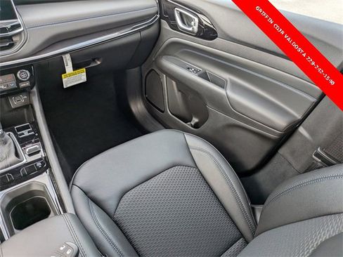 New 2026 Jeep Compass Latitude image 17