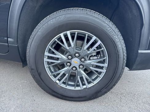 Used 2025 Chevrolet Traverse LT image 29