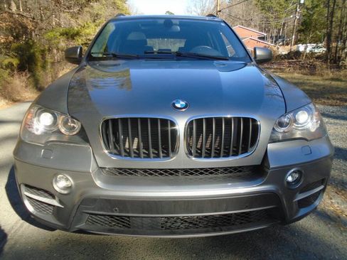 Used 2011 BMW X5 xDrive35i image 2