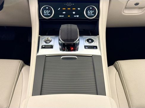 Used 2025 Jaguar F-PACE R-Dynamic S image 12
