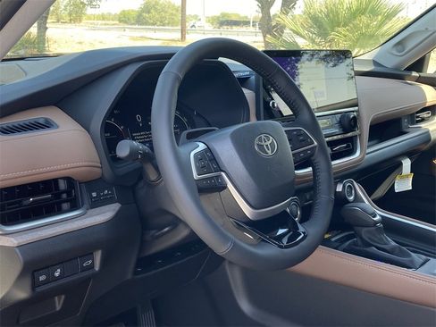 New 2026 Toyota Grand Highlander Platinum image 9