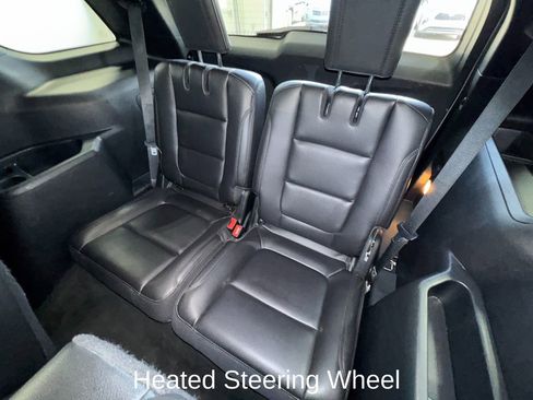 Used 2018 Ford Explorer XLT w/ XLT Appearance Package AWD/4WD image 21