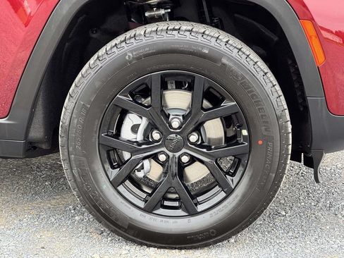 New 2025 Jeep Grand Cherokee Altitude AWD/4WD image 24