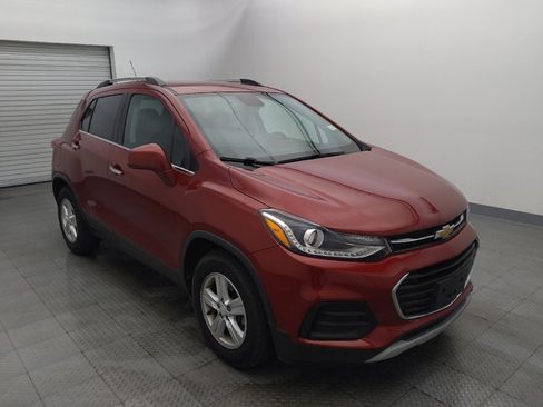 Used 2020 Chevrolet Trax LT w/ LT Convenience Package image 13