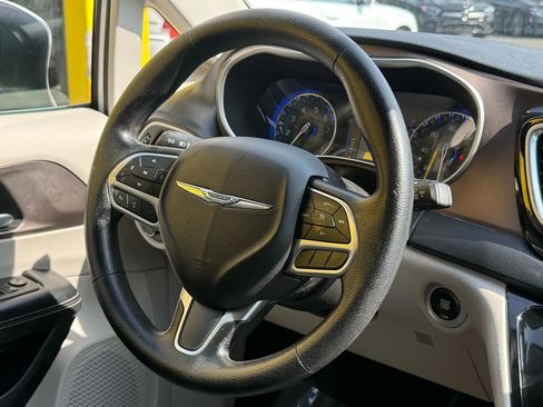 Used 2021 Chrysler Voyager Lxi image 11