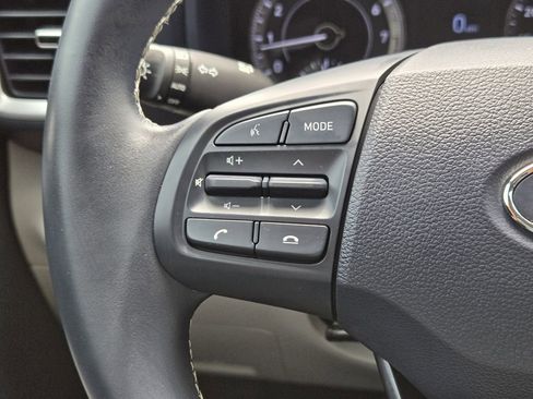 Used 2022 Hyundai Venue Limited FWD image 27