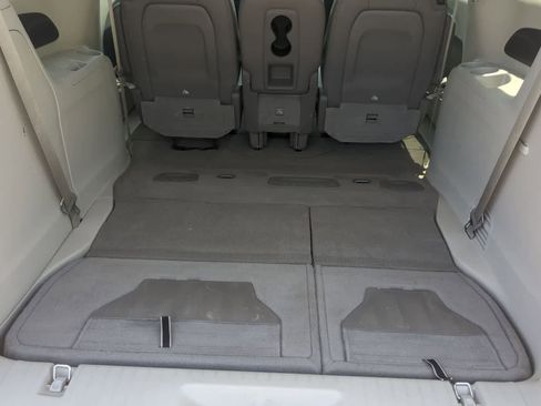 Used 2017 Chrysler Pacifica Touring-L w/ Tire & Wheel Group FWD image 32