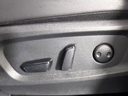 Used 2025 Nissan Pathfinder SL image 22