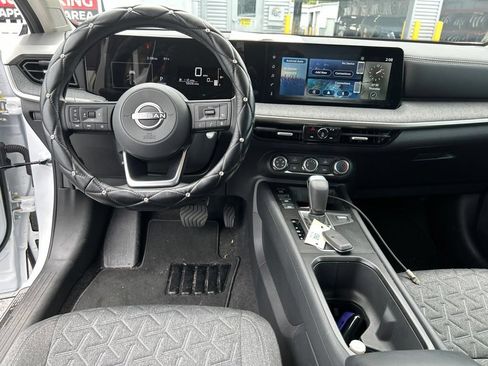 Certified 2025 Nissan Kicks SV FWD image 11
