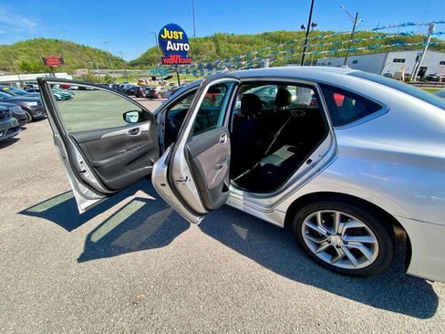 Used 2015 Nissan Sentra SR FWD image 13