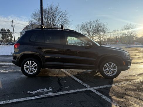 Used 2016 Volkswagen Tiguan S image 12
