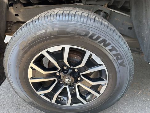 Used 2021 Toyota Tacoma TRD Sport AWD/4WD image 6
