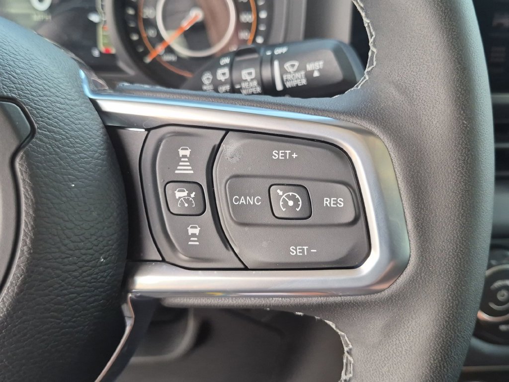 Used 2026 Jeep Wrangler Unlimited Sahara AWD/4WD image 24
