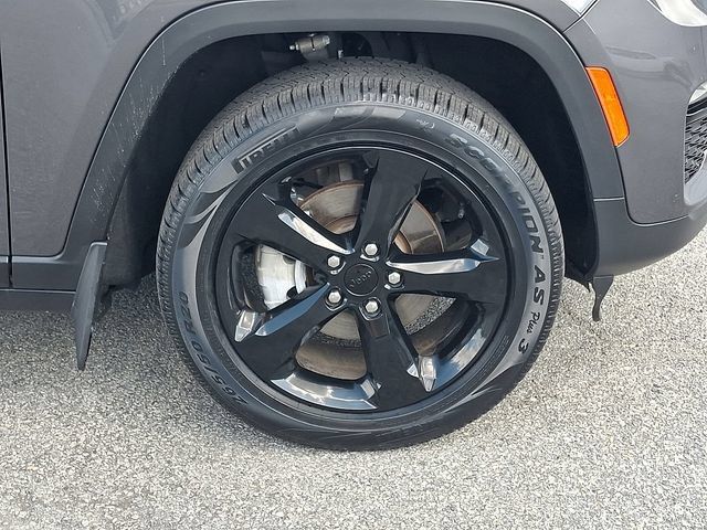 Used 2023 Jeep Grand Cherokee Limited w/ Black Appearance Package AWD/4WD image 8