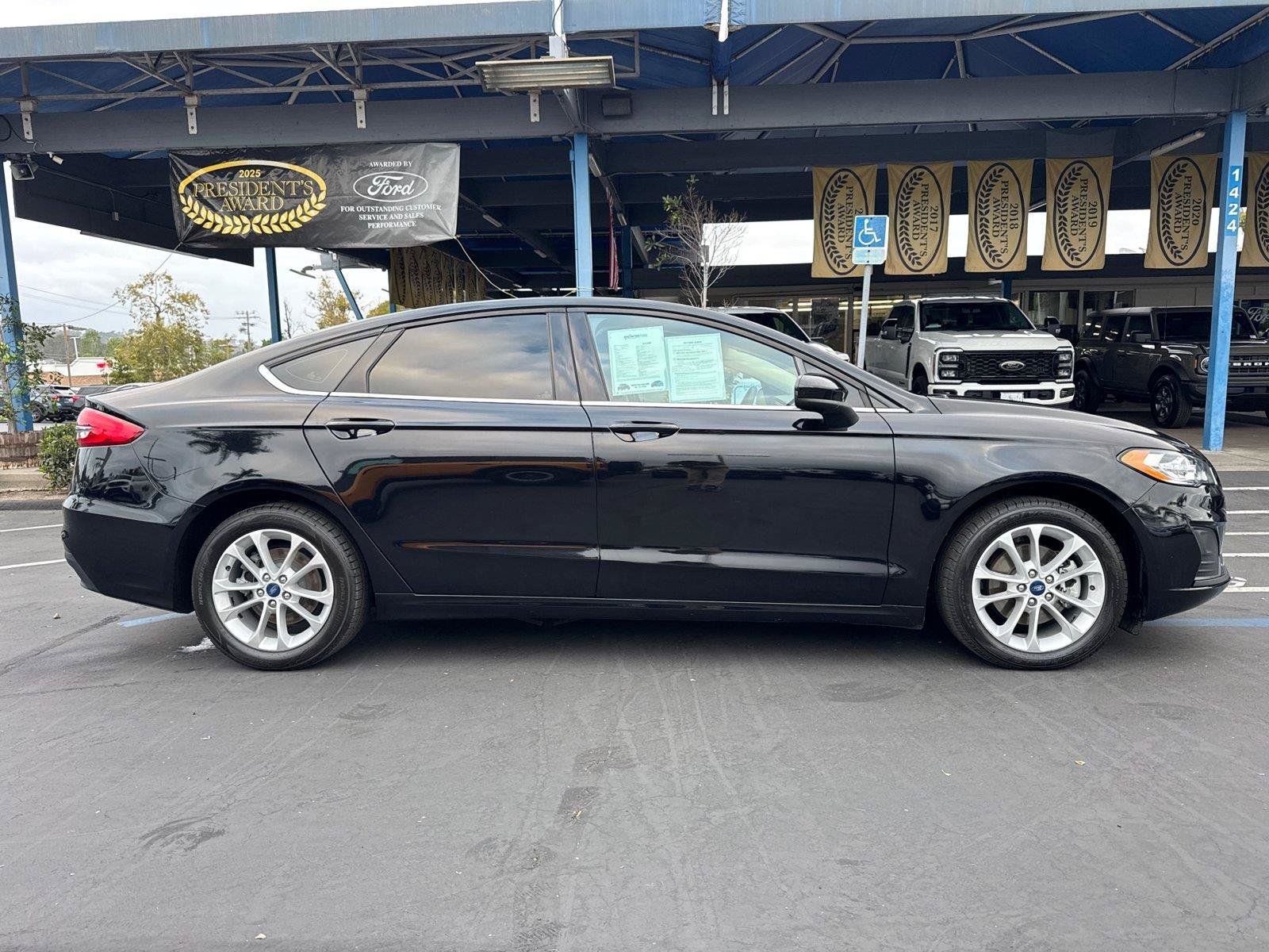 Used 2020 Ford Fusion SE FWD image 7
