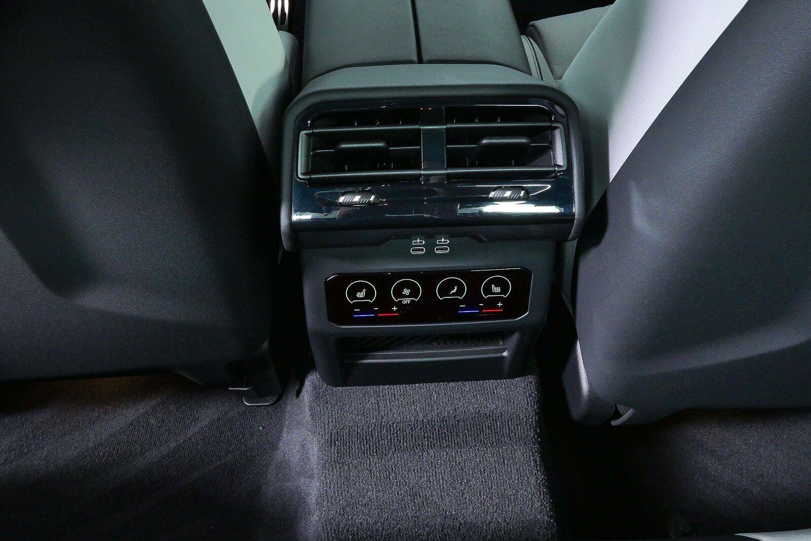 Used 2026 BMW M5 w/ Carbon Package AWD/4WD image 16