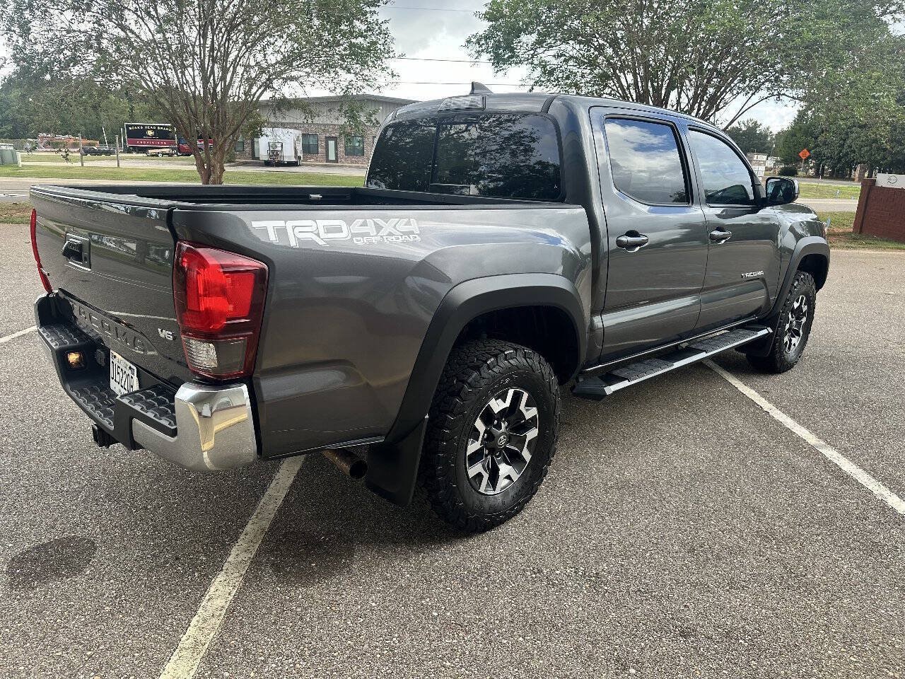 Used 2019 Toyota Tacoma TRD Off-Road AWD/4WD image 5