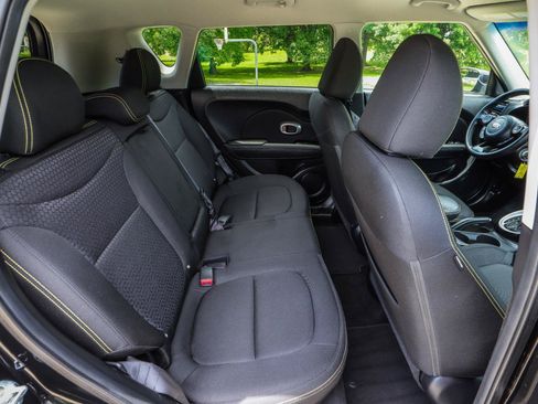 Used 2015 Kia Soul + FWD image 29