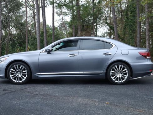 Used 2017 Lexus LS 460 w/ Comfort Package image 2