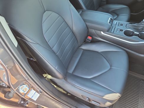 Used 2021 Toyota Highlander XLE AWD/4WD image 16