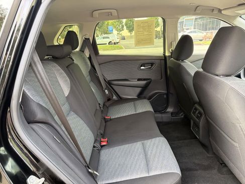 Used 2023 Nissan Rogue SV image 31