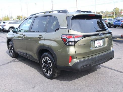 Used 2025 Subaru Forester Premium image 6