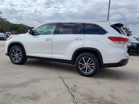 Used 2019 Toyota Highlander SE image 5