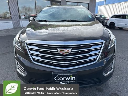 Used 2017 Cadillac XT5 FWD image 2