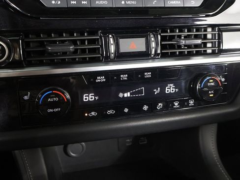 Used 2023 Nissan Pathfinder SV image 43