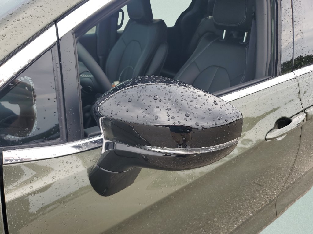 New 2027 Chrysler Pacifica Select FWD image 26