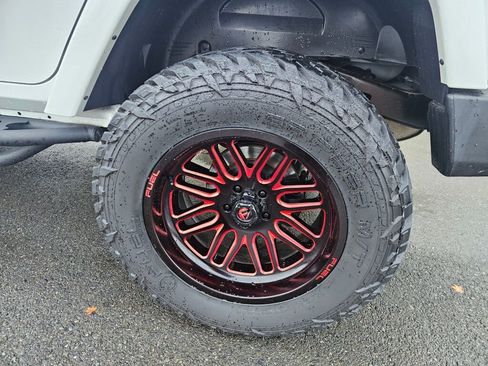 Used 2018 Jeep Wrangler Unlimited Sahara image 11