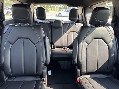 New 2027 Chrysler Pacifica Select w/ Family Tech Group FWD image 11