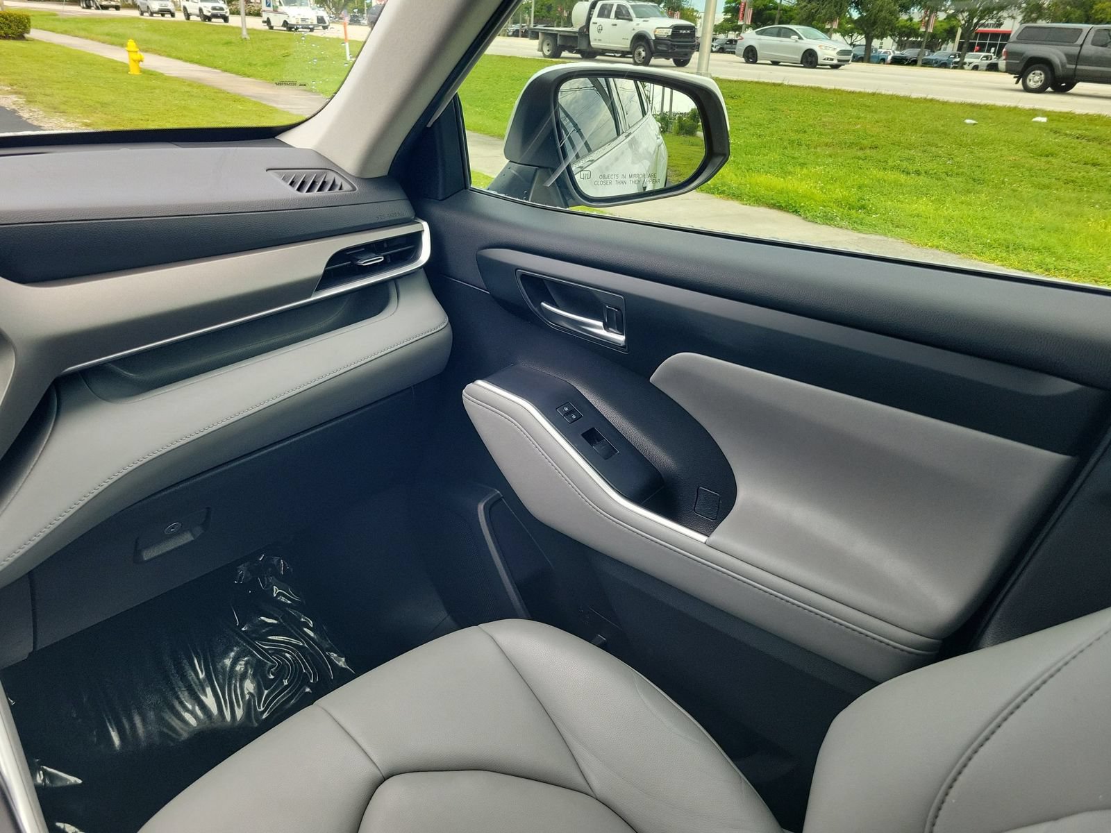 Used 2020 Toyota Highlander XLE AWD/4WD image 15