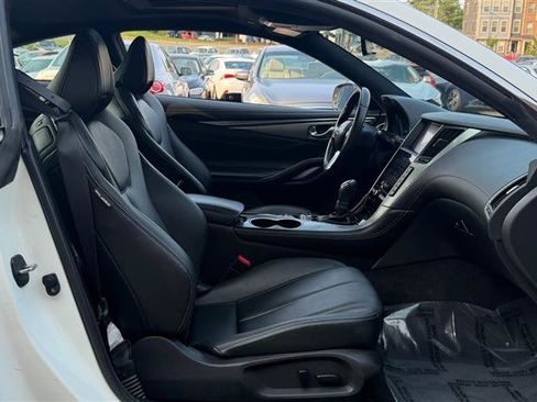 Used 2018 INFINITI Q60 2.0t w/ Moonroof Package RWD image 6