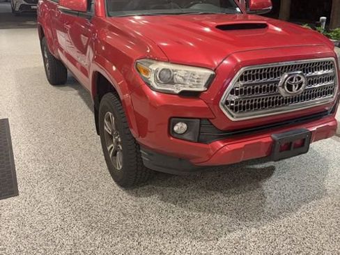 Used 2016 Toyota Tacoma TRD Sport w/ Towing Package image 1