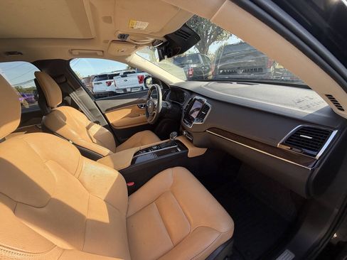 Used 2016 Volvo XC90 T6 Momentum w/ Momentum Plus Package AWD/4WD image 7
